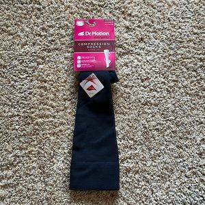 NWT Dr. Motion everyday navy knee high compression socks